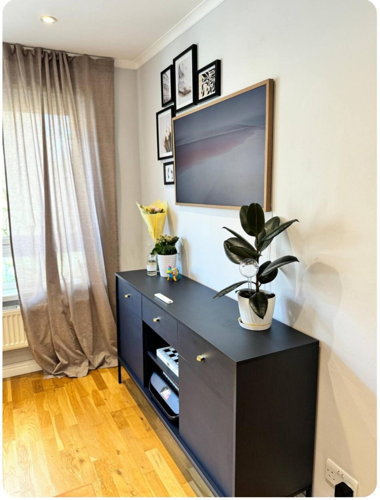 Two Bedroom Flat In The Heart Of Лондон Экстерьер фото