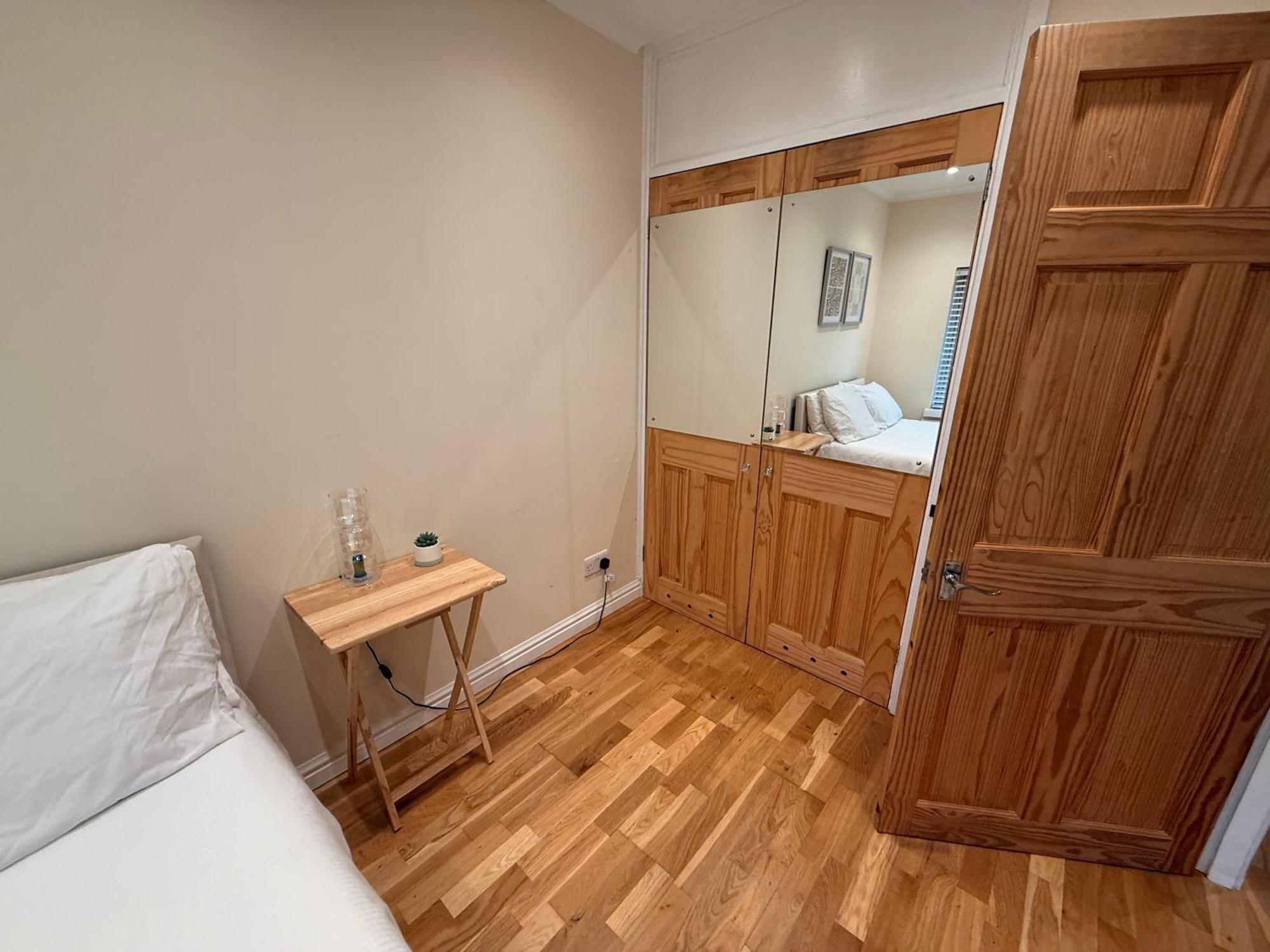Two Bedroom Flat In The Heart Of Лондон Экстерьер фото